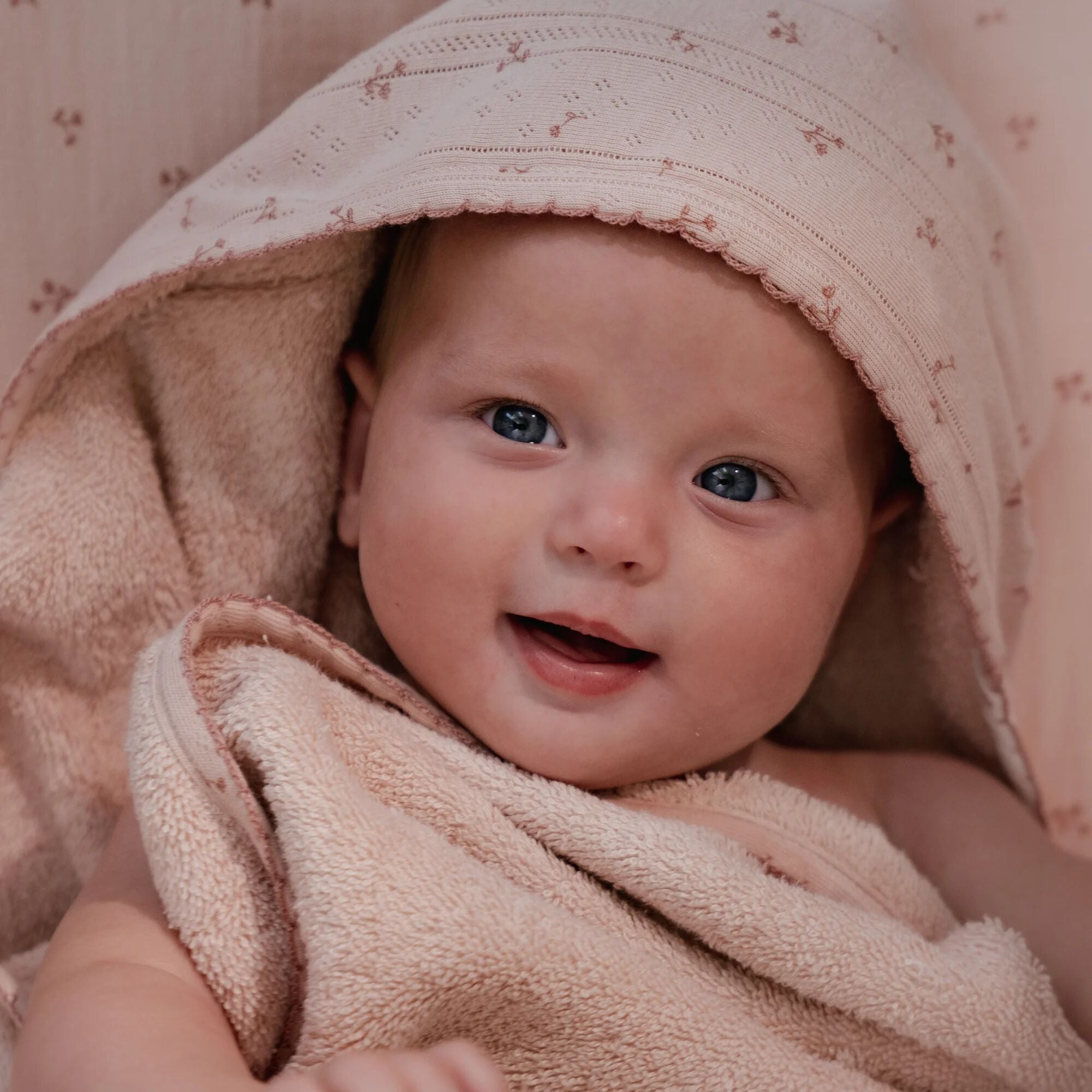LITTLE DUTCH Hooded Towel Pure Blossom 75x75 - Image 2