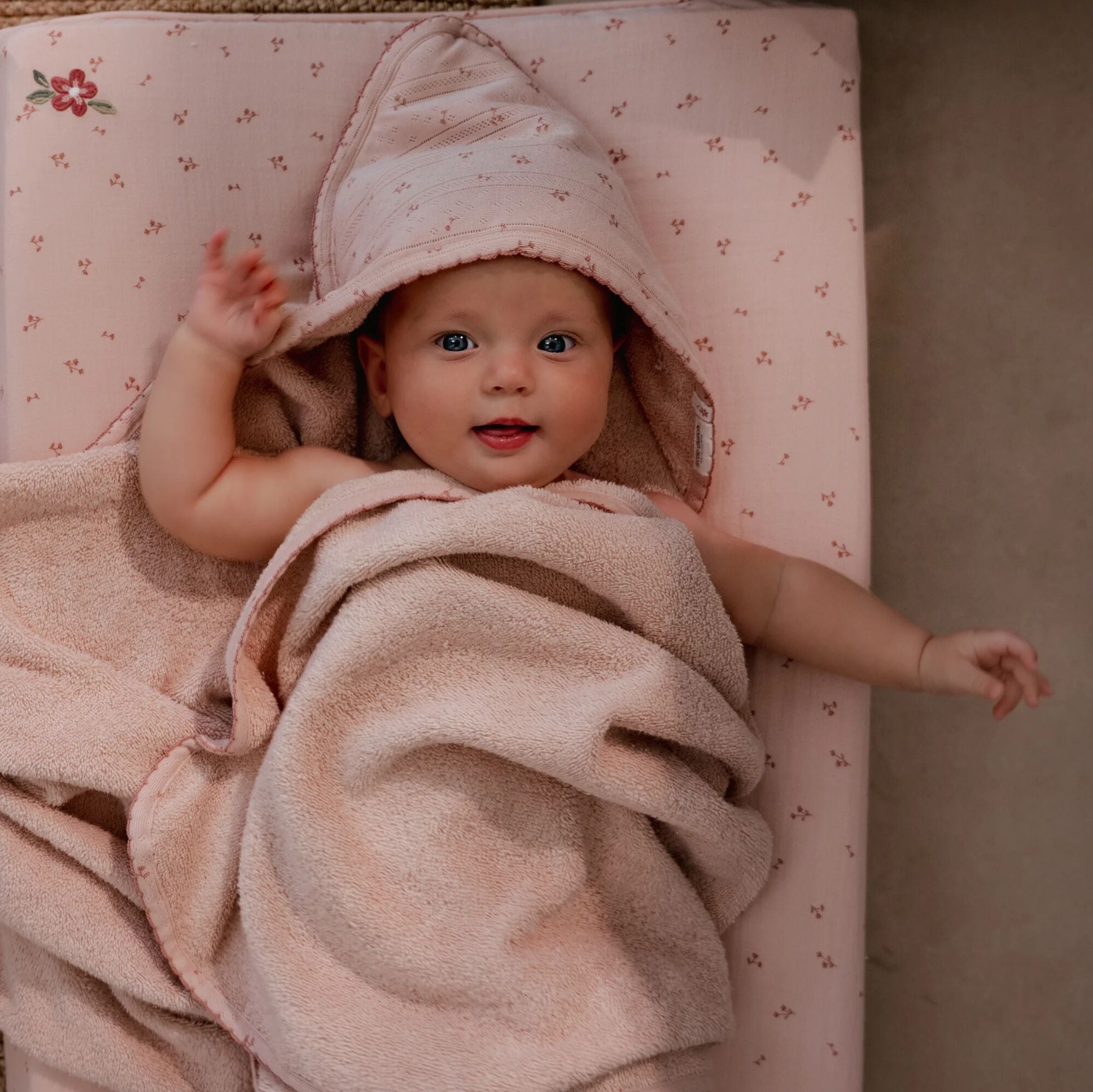LITTLE DUTCH Hooded Towel Pure Blossom 75x75 - Image 6