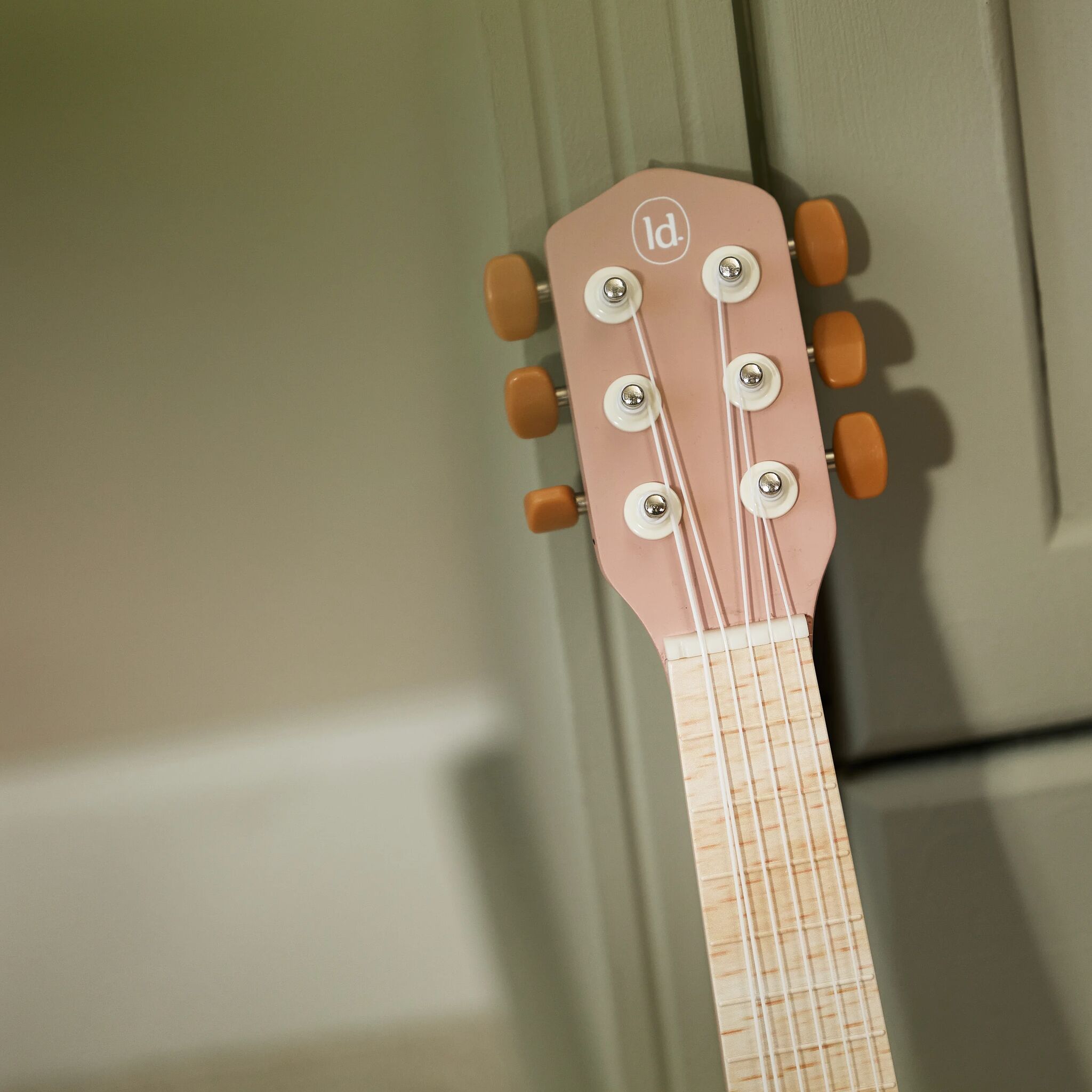 LITTLE DUTCH Wooden guitar - Pink - Safari Friends - Image 8
