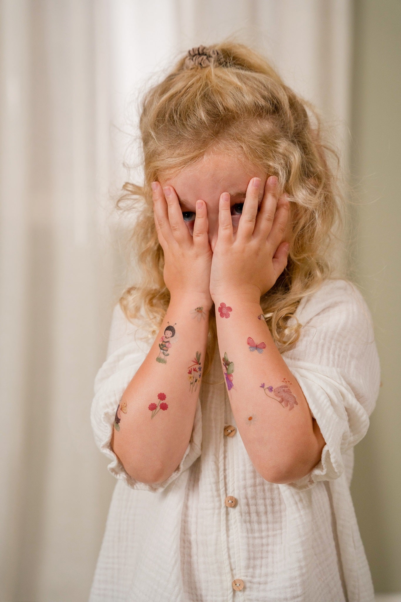 LITTLE DUTCH. Rosa & Friends Temporary Tattoos - Image 2