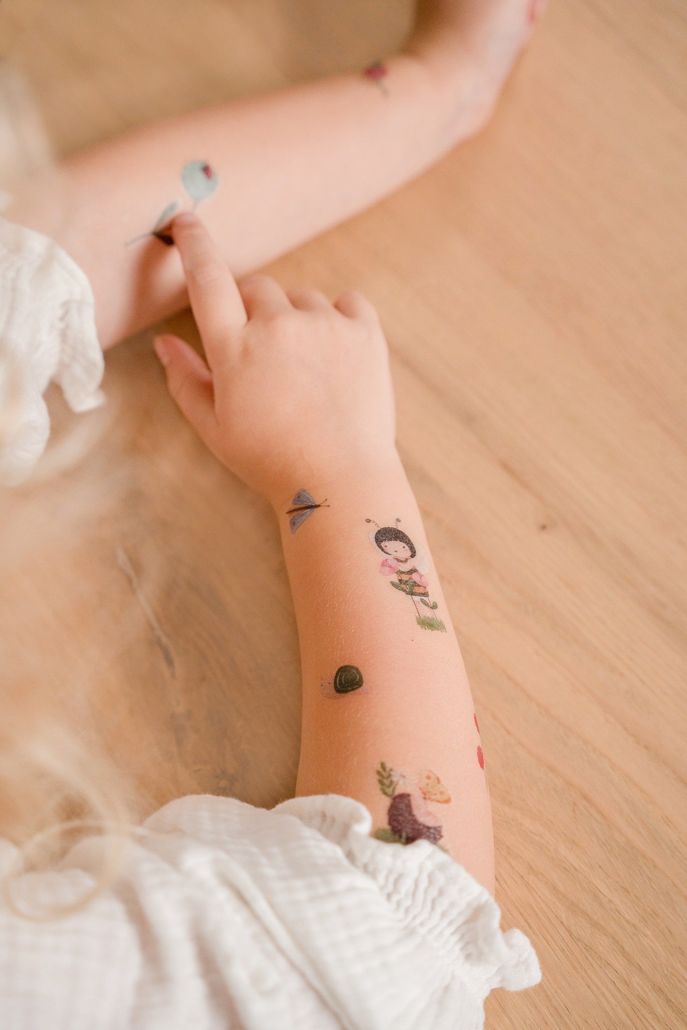 LITTLE DUTCH. Rosa & Friends Temporary Tattoos - Image 3