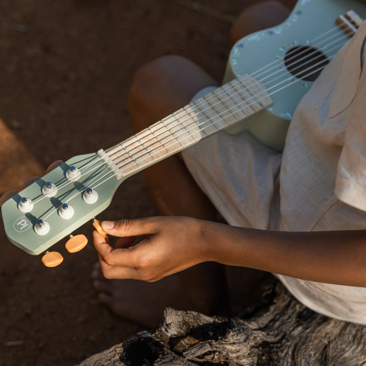 LITTLE DUTCH. Safari Friends FSC wooden guitar (green) - Image 6