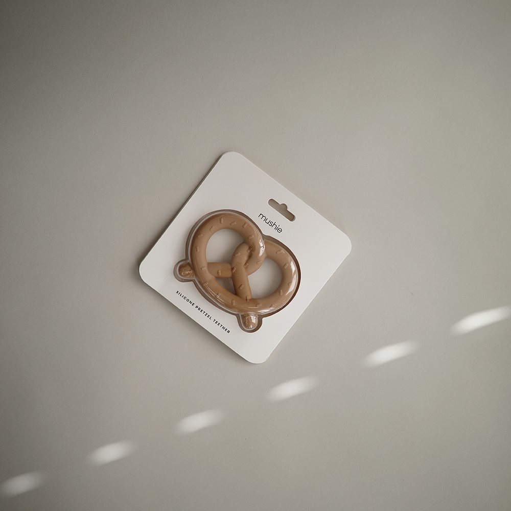 MUSHIE SILICONE TEETHER PRETZEL - Image 4