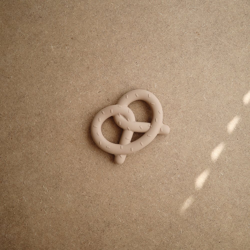 MUSHIE SILICONE TEETHER PRETZEL - Image 2