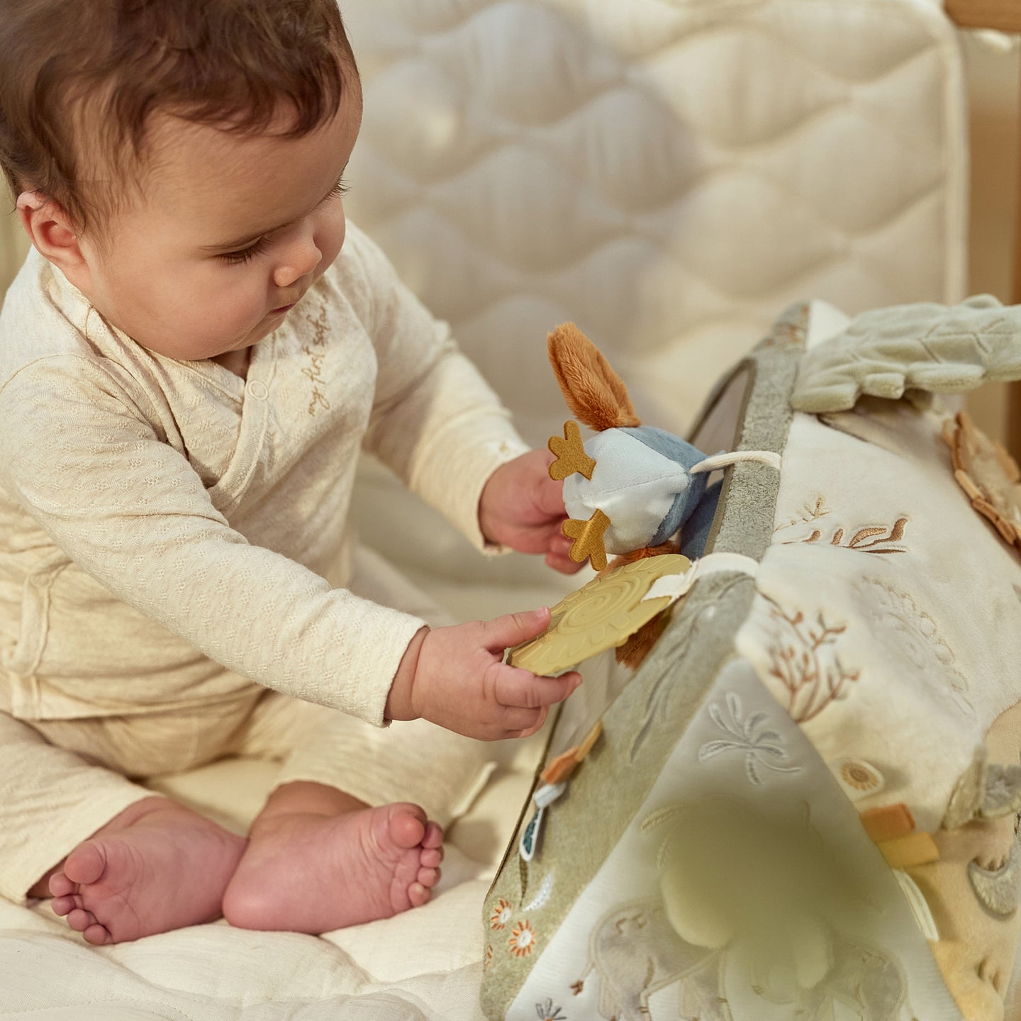 LITTLE DUTCH. Safari Friends GRS fabric activity triangle - Image 16