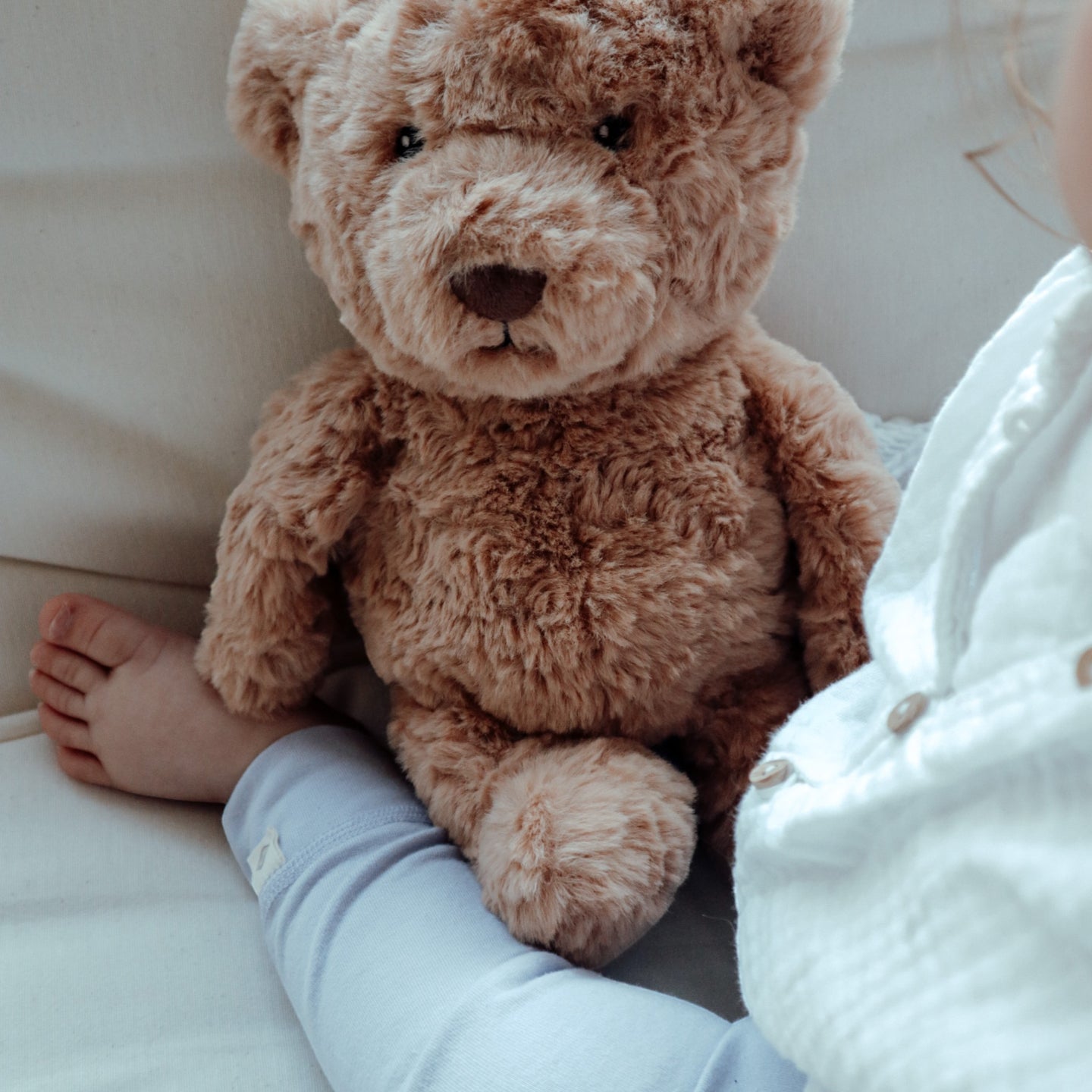 FLOW. Fabric teddy bear Lou with white sounds & music - rechargeable (brown) - Image 3