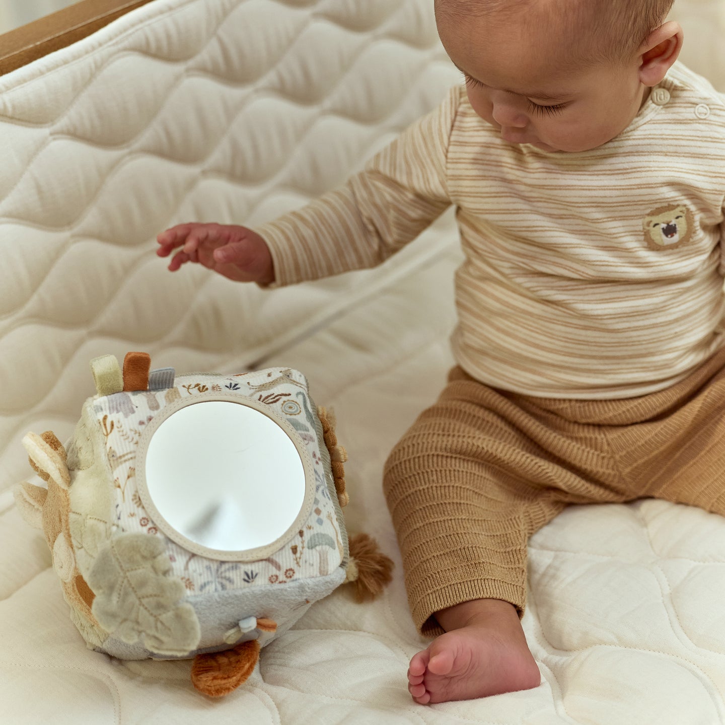 LITTLE DUTCH. Safari Friends GRS fabric activity cube - Image 9