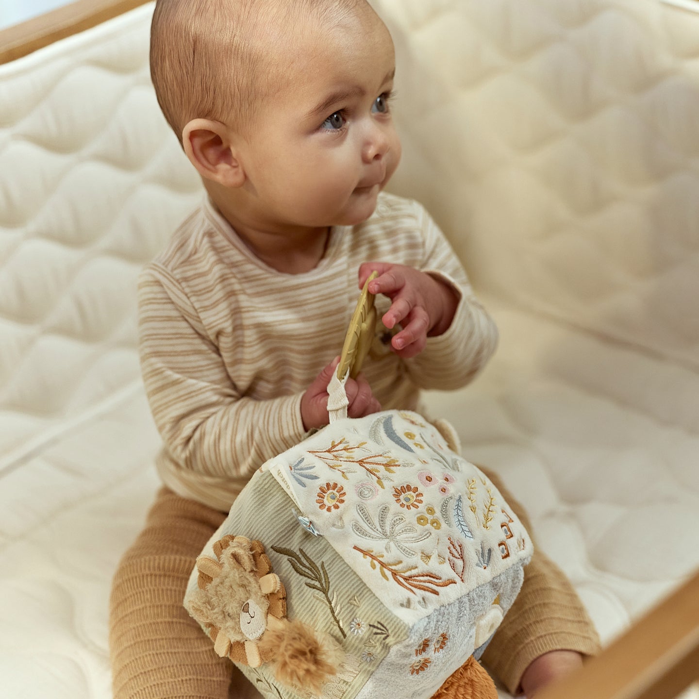 LITTLE DUTCH. Safari Friends GRS fabric activity cube - Image 14