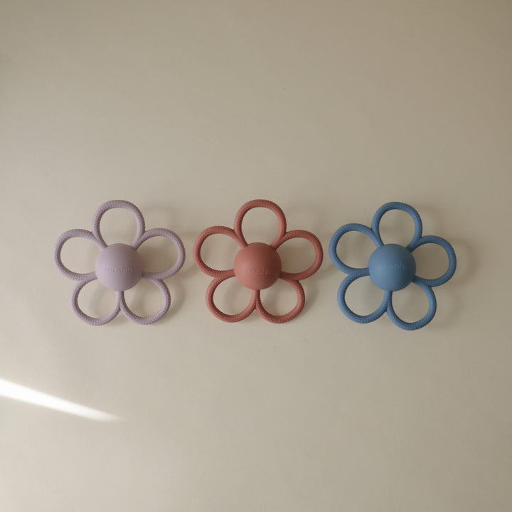 Mushie Daisy Rattle Teether Lilac - Image 3