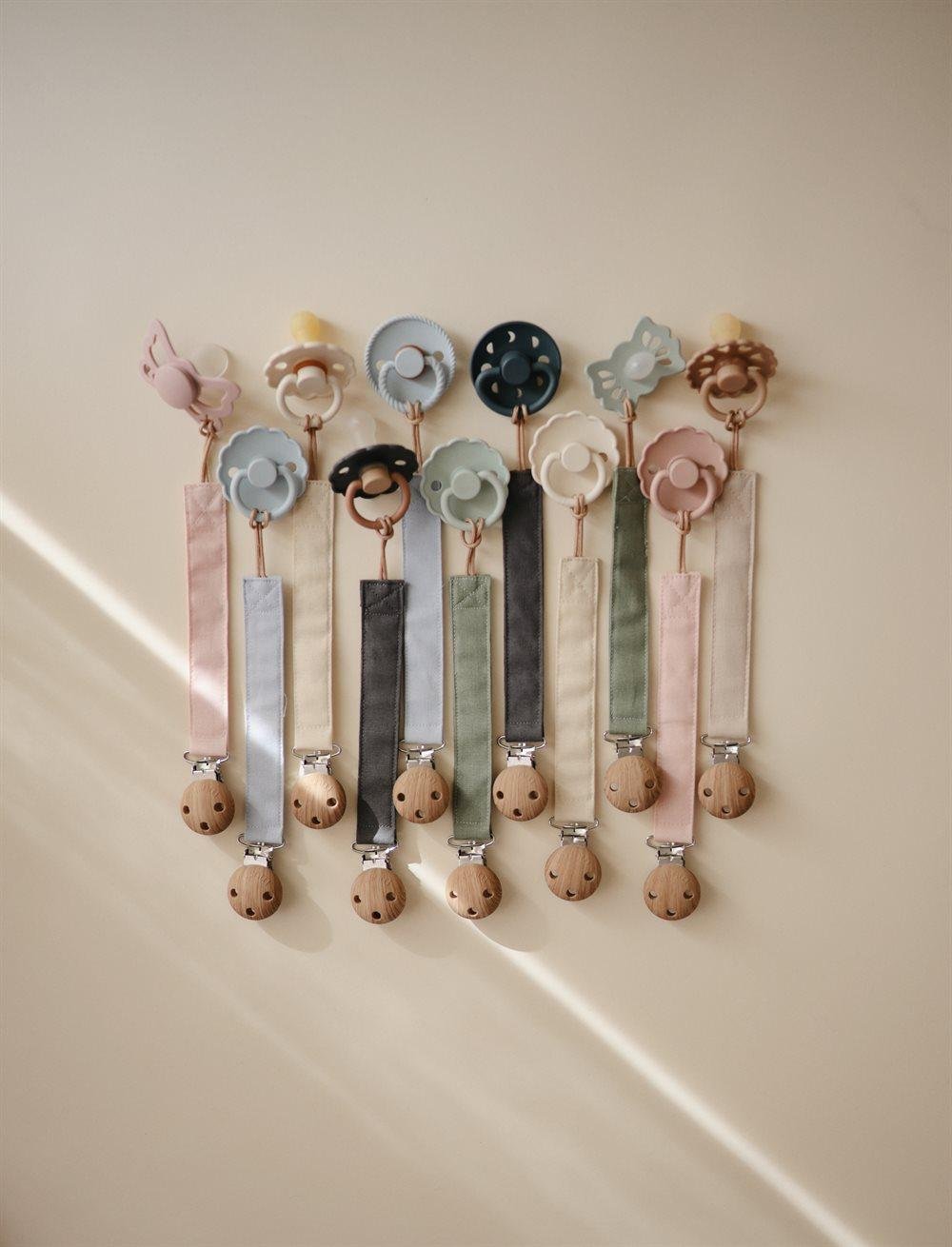 MUSHIE Set of 2 Fabric Pacifier Clips Blush/Cream - Image 6