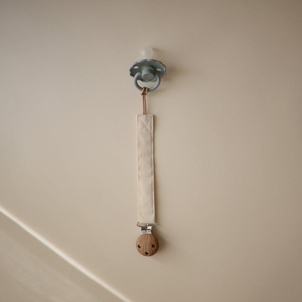 MUSHIE Set of 2 Fabric Pacifier Clips Olive/Shifting Sand - Image 4