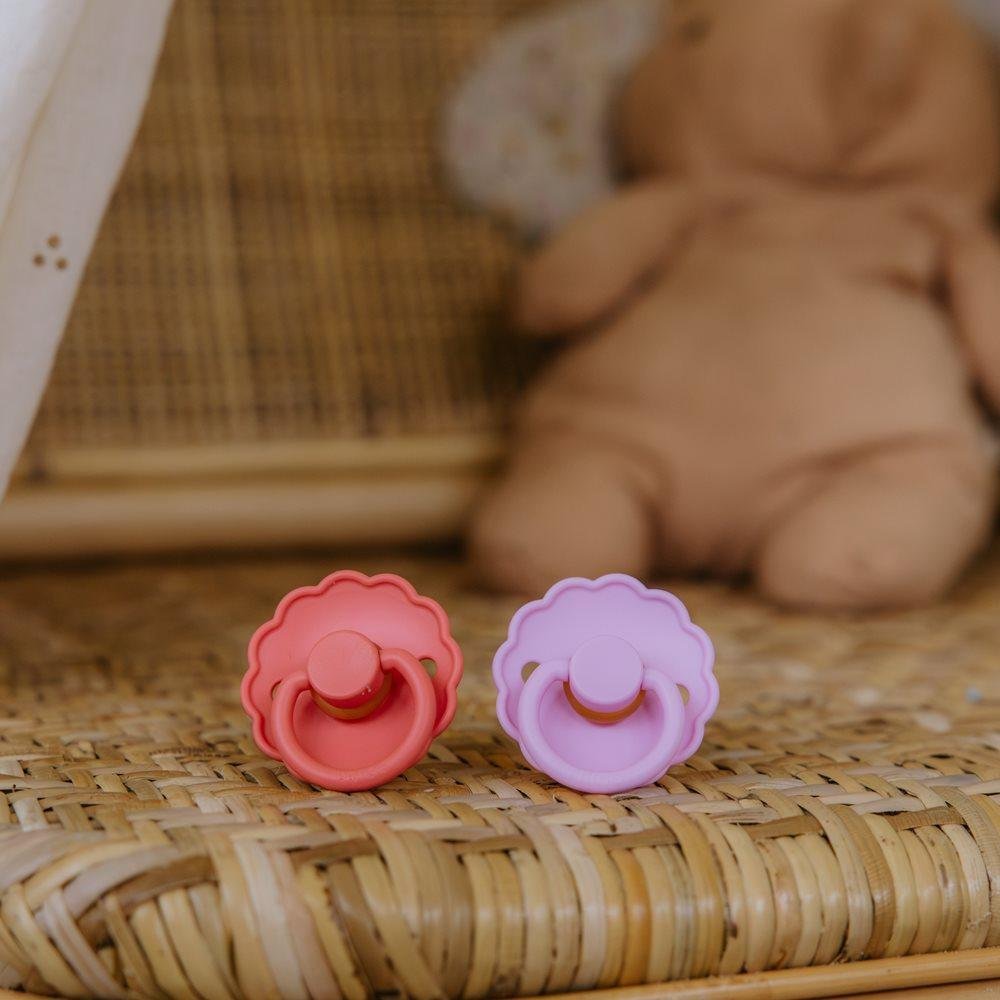 FRIGG Set of 4 Latex Pacifiers – Rosy Romance 0m+ - Image 4