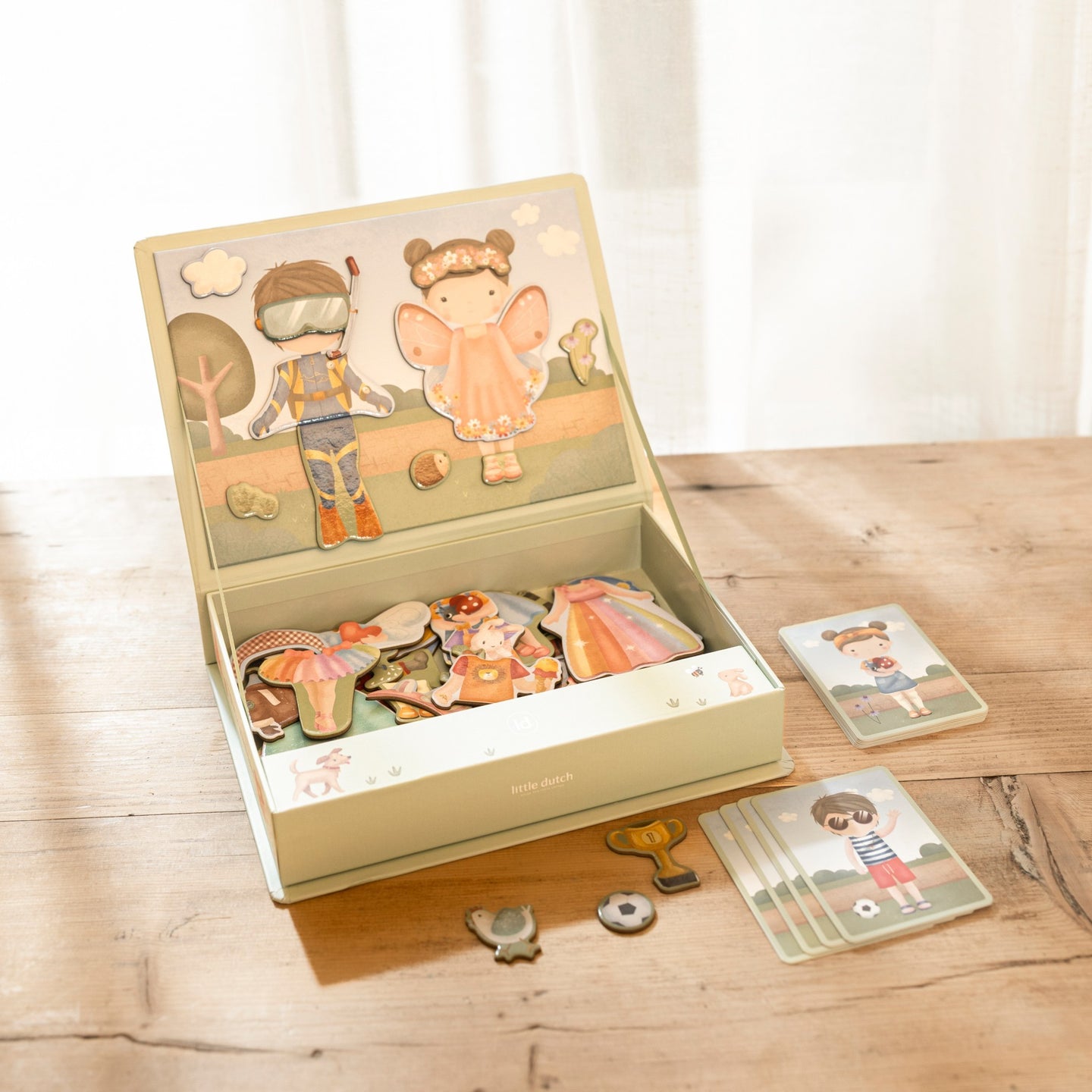 LITTLE DUTCH. Magnetic play board Jim & Rosa dress-up FSC - Image 2