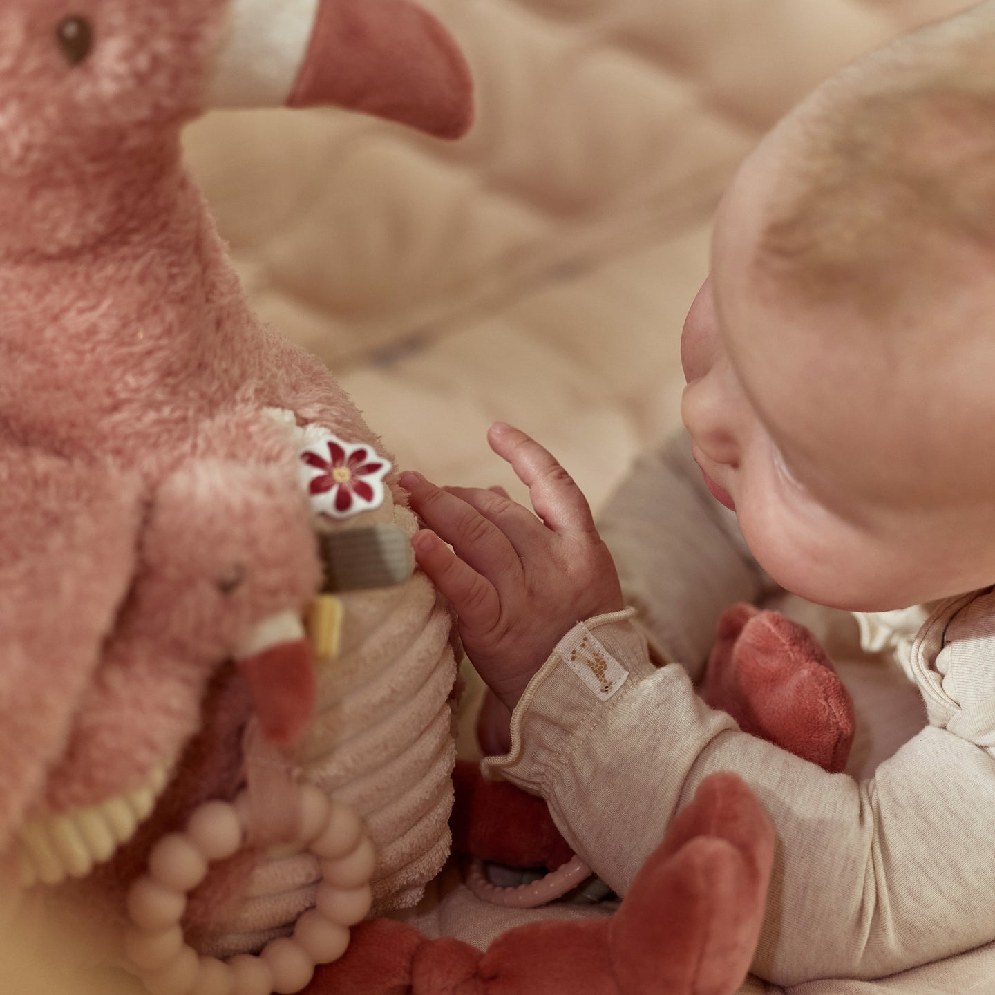 LITTLE DUTCH. Activity cuddle flamingo Safari Friends GRS - Image 4